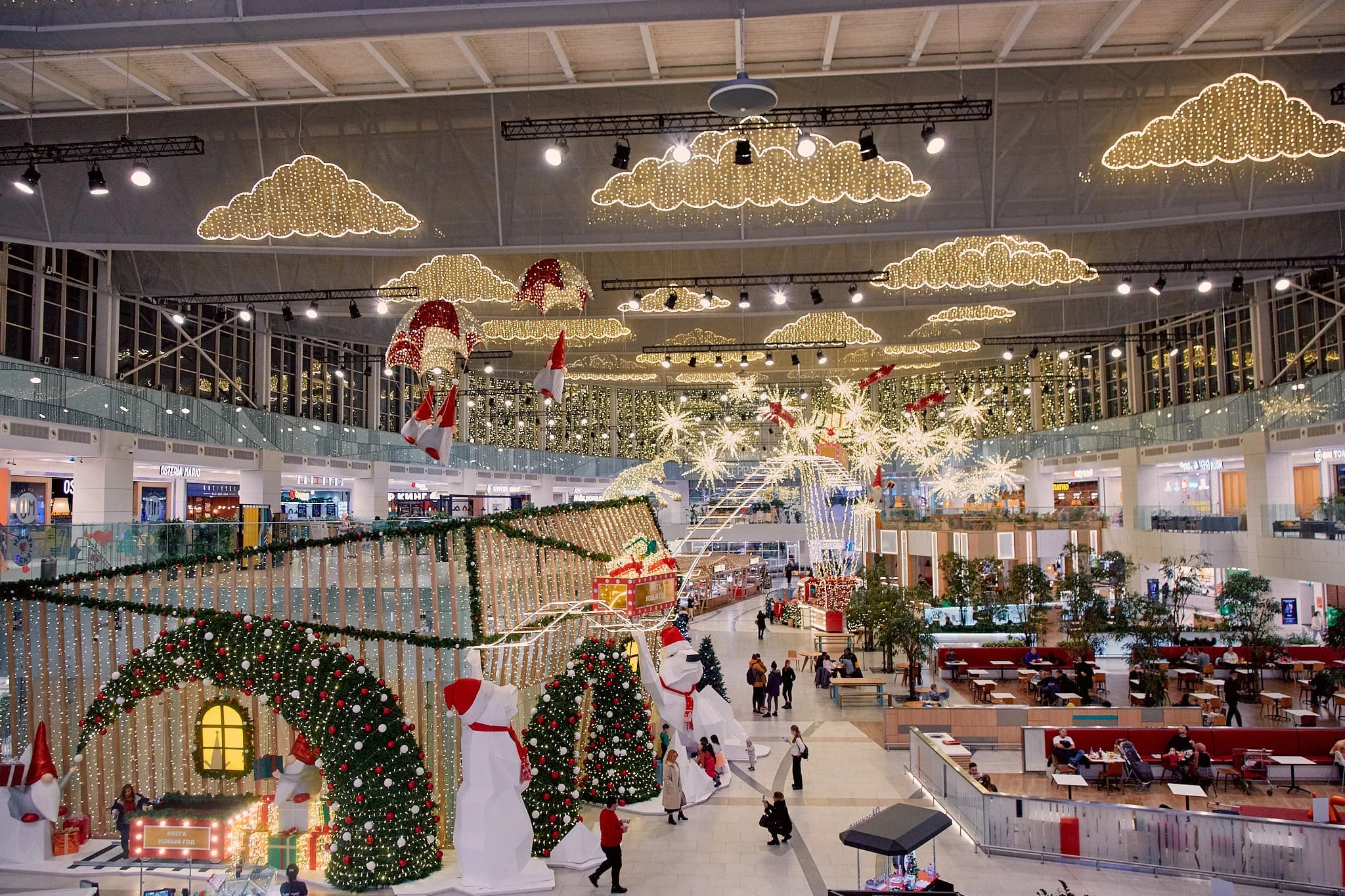 Atrio navideño, vista general · Entorno artístico para centros comerciales