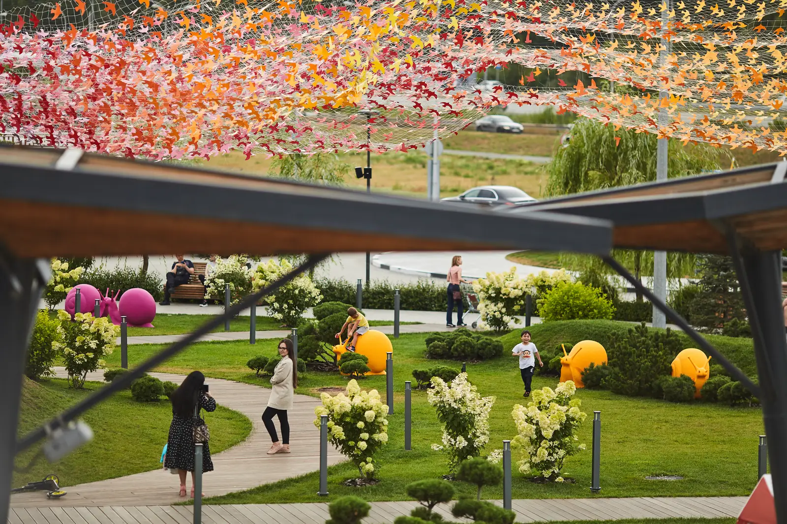 A communal area that is not let: the route, the canopy and the pieces along it. Our project for Ingka Centres